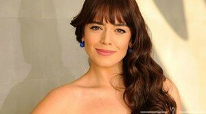 Kırgın Çiçekler Feride İpek Karapınar Kimdir?